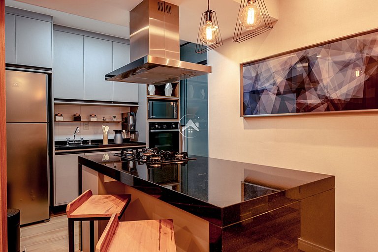 Moderna cobertura duplex com 4 suítes em condomínio com laze