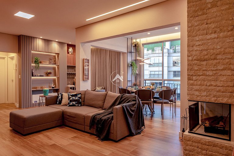 Moderna cobertura duplex com 4 suítes em condomínio com laze