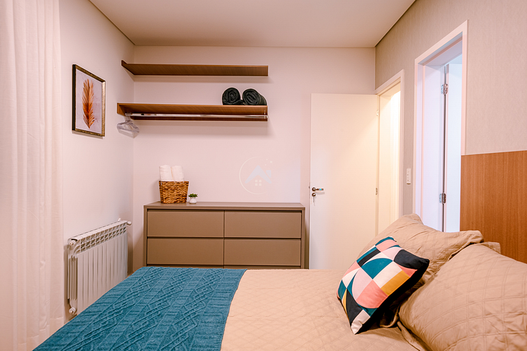 Moderna cobertura duplex com 4 suítes em condomínio com laze