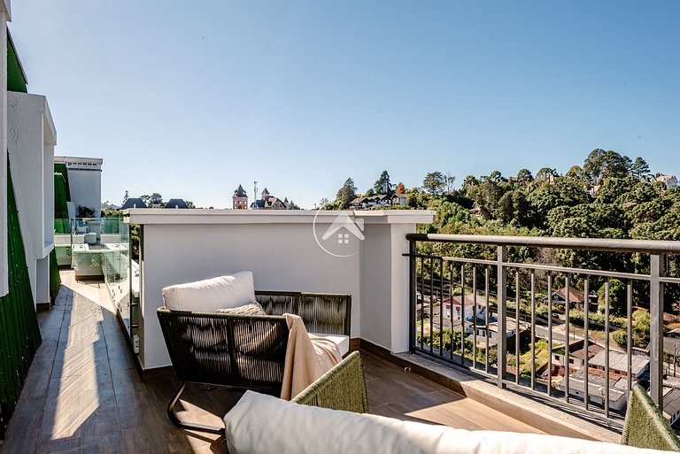 Refúgio nas Alturas: Cobertura de Luxo com 5 suítes e vista