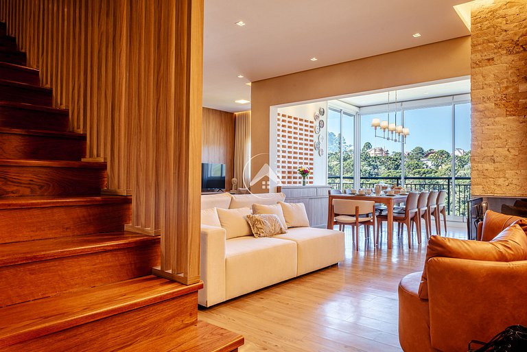 Refúgio nas Alturas: Cobertura de Luxo com 5 suítes e vista