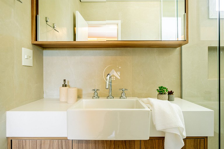 Refúgio nas Alturas: Cobertura de Luxo com 5 suítes e vista