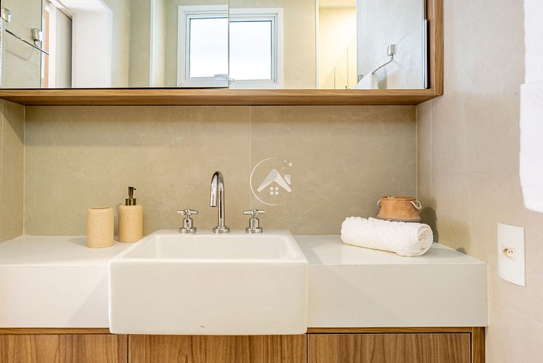 Refúgio nas Alturas: Cobertura de Luxo com 5 suítes e vista
